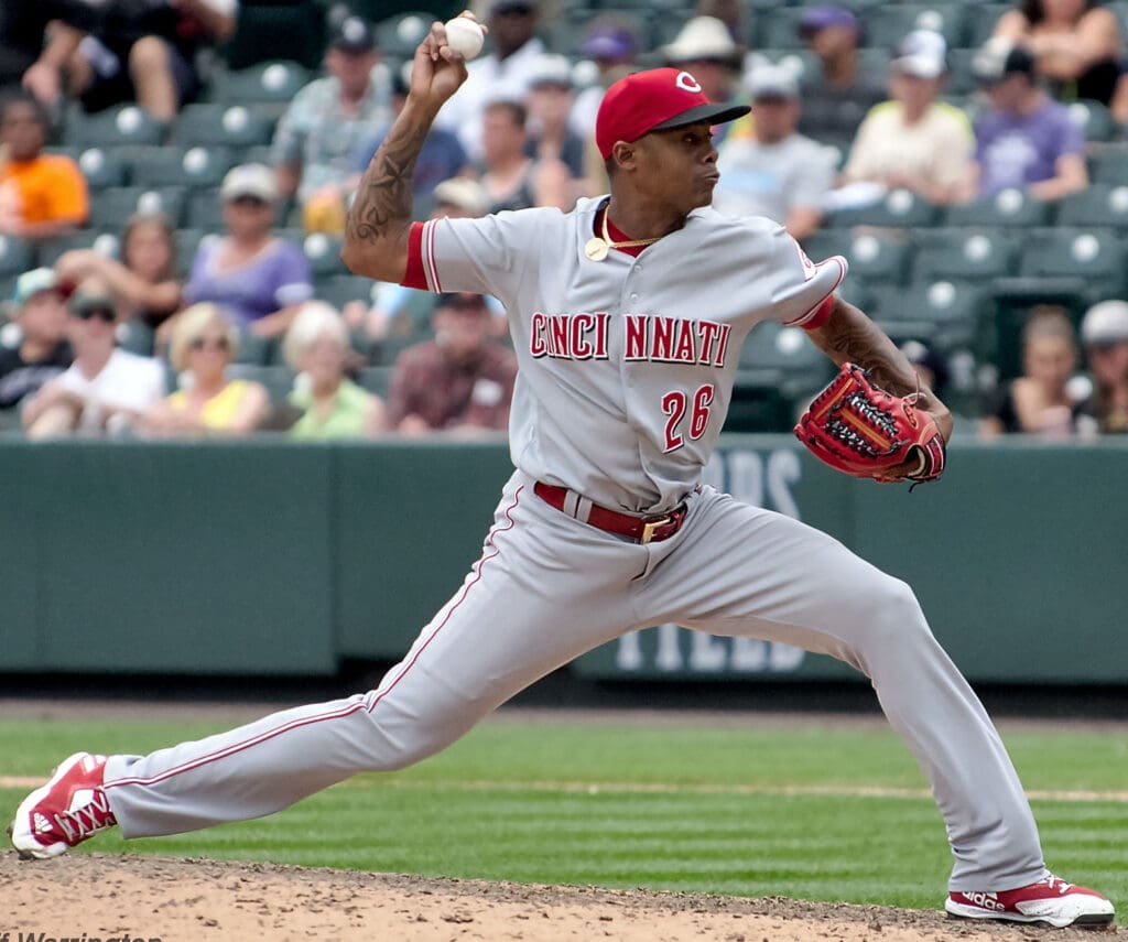 Raisel Iglesias pitching for the Cincinnati Reds in 2017 season (cropped)