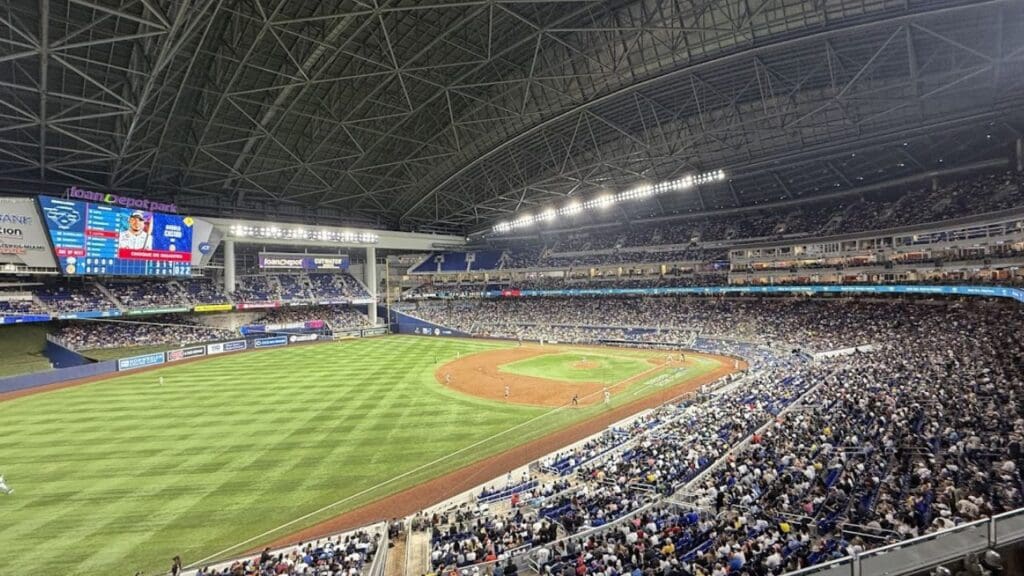 LoanDepot Park during a 2024 "Choque de Gigantes" between Leones del Caracas and Navegantes del Magallanes
