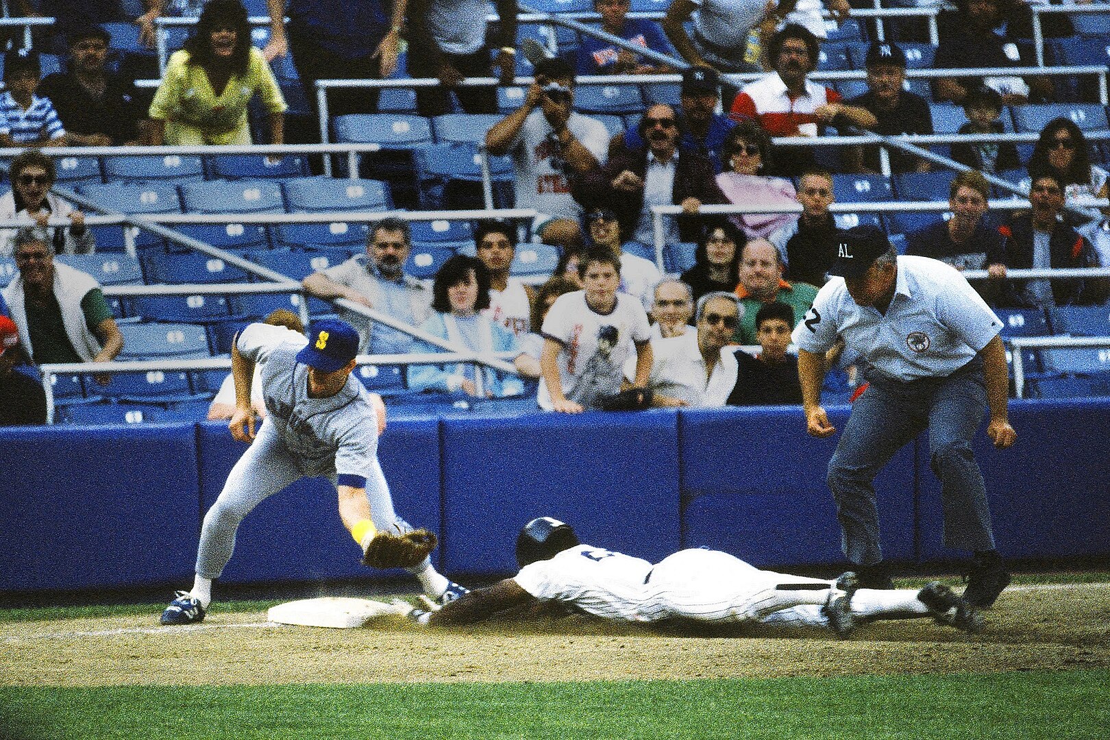 Rickey Henderson steals a base as a member of the New York Yankees in 1988
