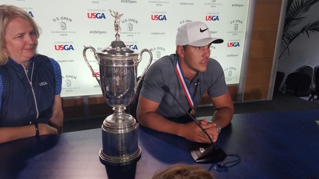 Brooks_Koepka_with_the_U.S._Open_Trophy