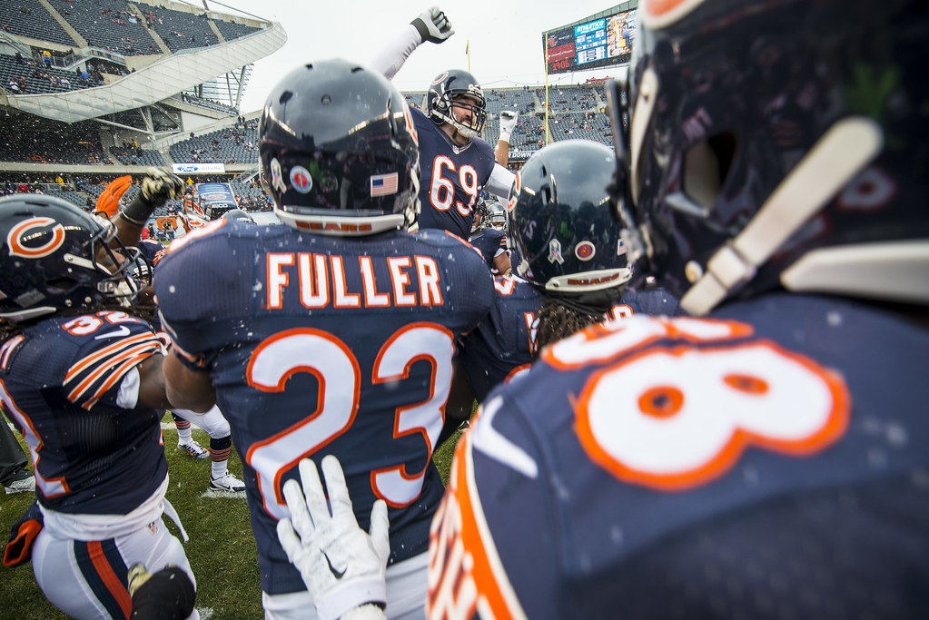 Military service members honored during Chicago bears game