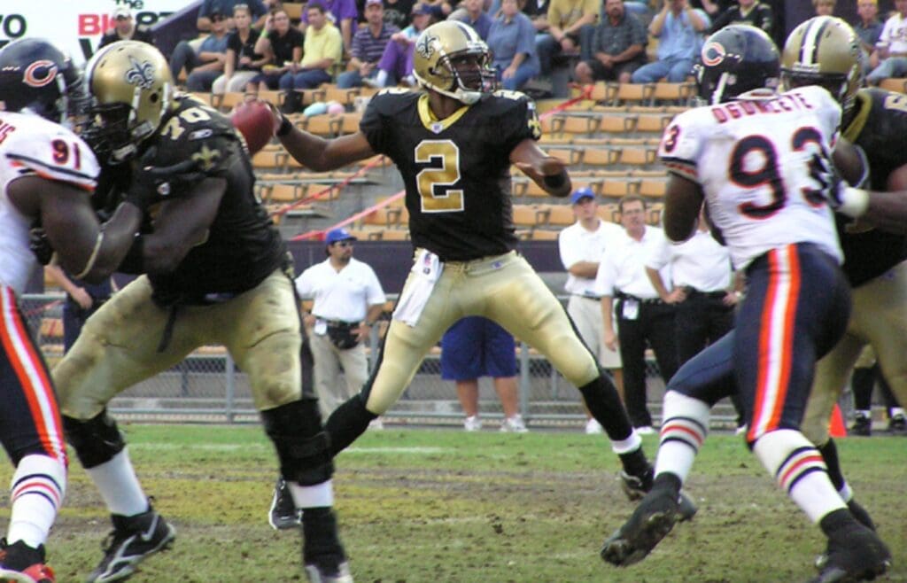Aaron Brooks playing for New Orleans Saints against the Chicago Bears