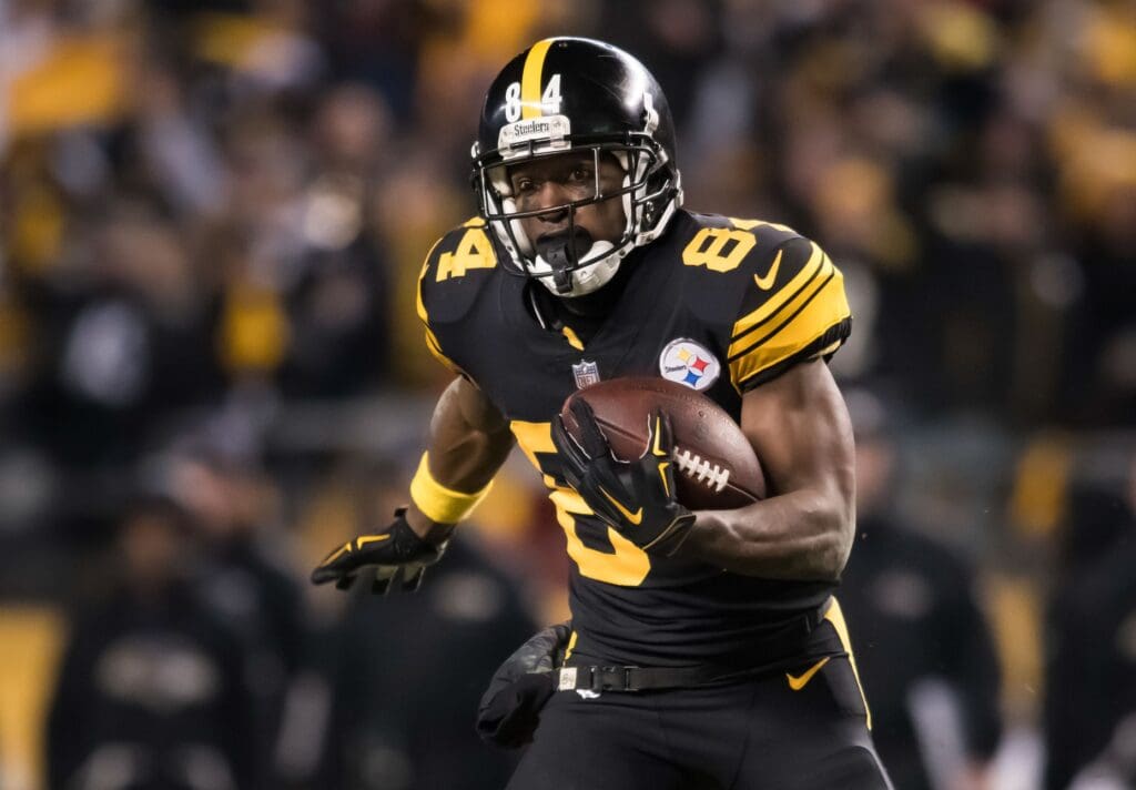 Dec 25, 2016; Pittsburgh, PA, USA; Pittsburgh Steelers wide receiver Antonio Brown (84) during the fourth quarter of a game against the Baltimore Ravens at Heinz Field. Pittsburgh won 31-27.