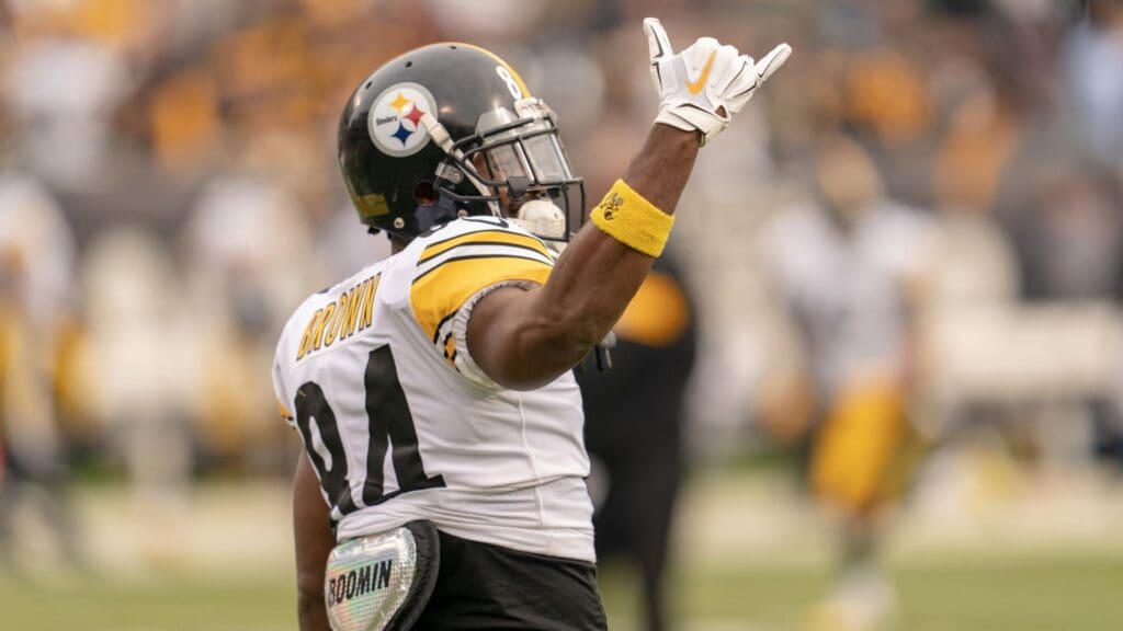 Dec 9, 2018; Oakland, CA, USA; Pittsburgh Steelers wide receiver Antonio Brown (84) before the start of the game against the Oakland Raiders at Oakland Coliseum.
