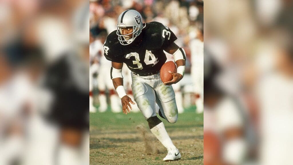 Dec 10, 1989; Los Angeles, CA, USA; FILE PHOTO; Los Angeles Raiders running back Bo Jackson (34) in action against the Phoenix Cardinals at Los Angeles Memorial Coliseum.