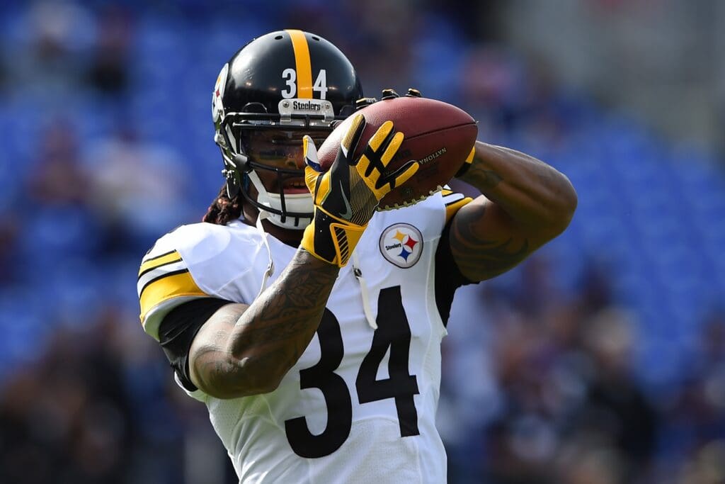Nov 6, 2016; Baltimore, MD, USA; Pittsburgh Steelers running back DeAngelo Williams (34) catches a pass prior to the start of the game against the Baltimore Ravens at M&T Bank Stadium.