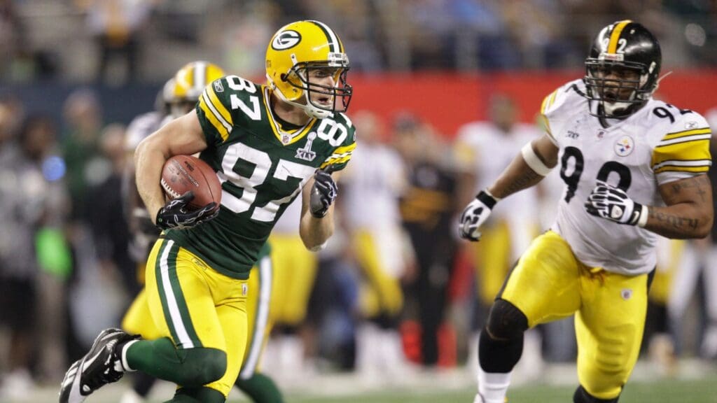 Green Bay Packers wide receiver Jordy Nelson (87) runs past Pittsburgh Steelers linebacker James Harrison (92) in the second half of Super Bowl XLV in Arlington, Texas, on Sunday Feb. 6, 2011. Packers07 Spt Lynn 1