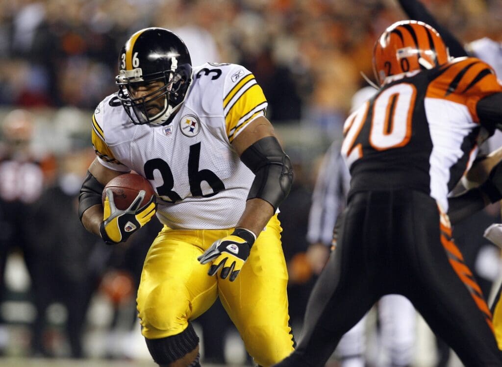 JAN 8, 2006; Columbus, OH, USA; Pittsburgh Steelers running back (36) Jerome Bettis runs for a touchdown in the third quarter against Cincinnati Bengals cornerback (20) Troy James during the AFC Wild Card Playoff at Paul Brown Stadium. The Steelers beat the Bengals 31-17. Mandatory Credit: Photo By Matthew Emmons- USA TODAY Sports Copyright © 2005 Matthew Emmons