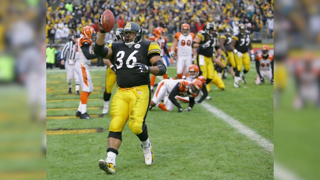 Dec 4, 2005; Pittsburgh, PA, USA; Pittsburgh Steelers running back #36 Jerome Bettis scores the first touchdown for the Steelers against the Cincinnati Bengals at Heinz Field.