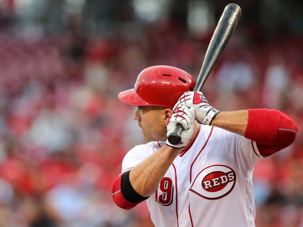 Cincinnati Reds first baseman Joey Votto (19) chokes up on his bat during his at bat in the first inning during the National League baseball game between the New York Mets and the Cincinnati Reds, Tuesday, Aug. 29, 2017, at Great American Ball Park in Cincinnati
