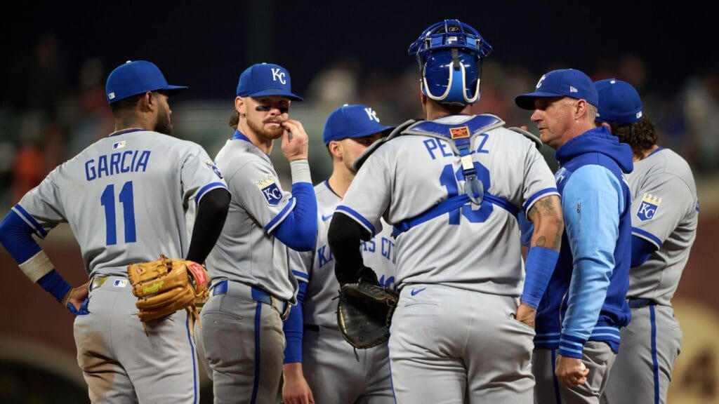 May 20, 2025; San Francisco, California, USA; Kansas City Royals manager Matt Quatraro (33) meets his team on the mound for a pitching change against the San Francisco Giants during the sixth inning at Oracle Park
