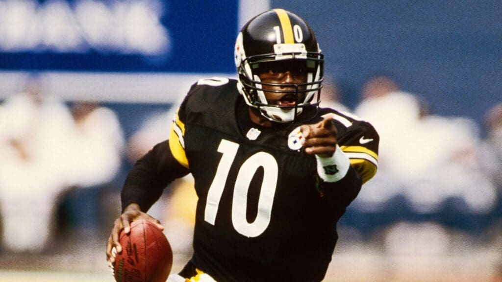 Oct 18, 1998; Pittsburgh, PA, USA; FILE PHOTO; Pittsburgh Steelers quarterback Kordell Stewart (10) in action against the Baltimore Ravens at Three Rivers Stadium. Mandatory Credit: Tony Tomsic-USA TODAY NETWORK