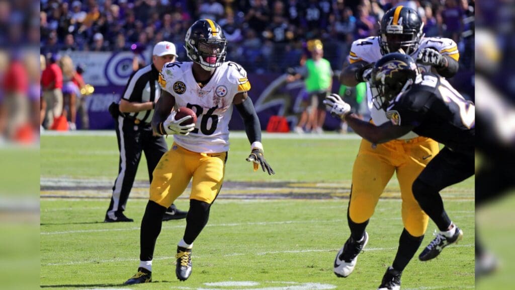 Oct 1, 2017; Baltimore, MD, USA; Pittsburgh Steelers running back LeVeon Bell (26) runs for a gain against the Baltimore Ravens at M&T Bank Stadium.