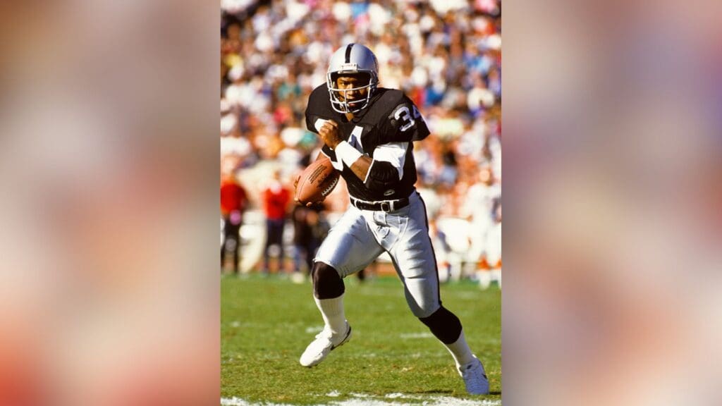 Dec 16, 1990; Los Angeles, CA, USA; FILE PHOTO; Los Angeles Raiders running back Bo Jackson (34) in action against the Cincinnati Bengals at Los Angeles Memorial Coliseum.