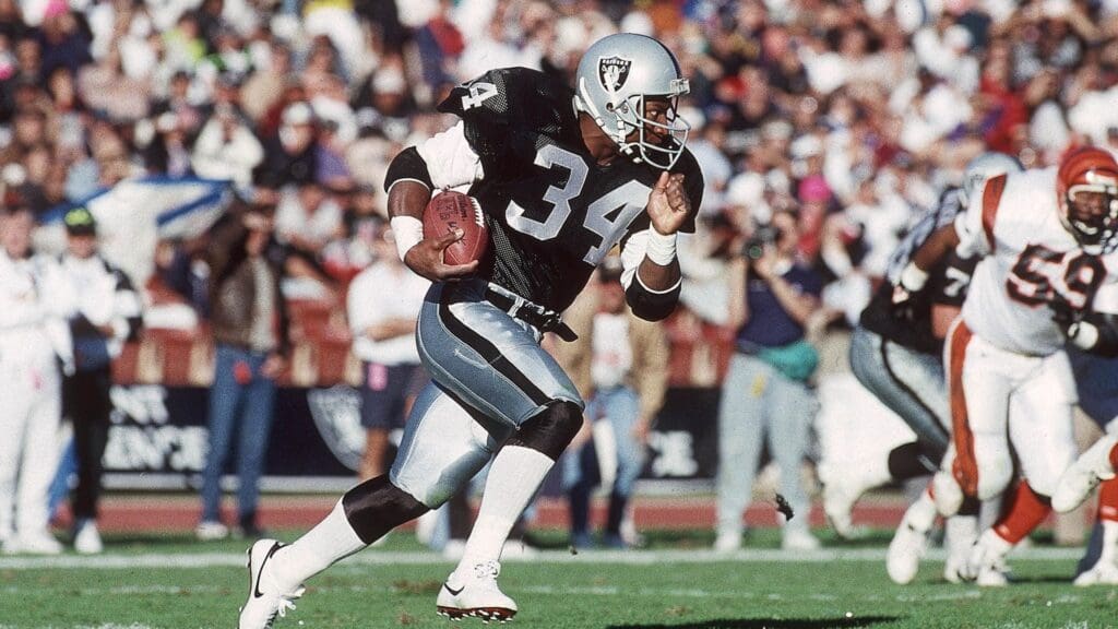 Dec 16, 1990; Los Angeles, CA, USA; FILE PHOTO; Los Angeles Raiders running back Bo Jackson (34) in action against the Cincinnati Bengals at Los Angeles Memorial Coliseum