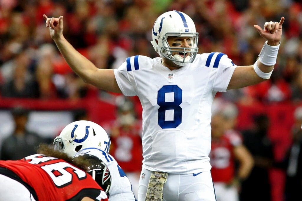Nov 22, 2015; Atlanta, GA, USA; Indianapolis Colts quarterback Matt Hasselbeck (8) calls a play at the line of scrimmage in the fourth quarter of their game against the Atlanta Falcons at the Georgia Dome. The Colts won 24-21. Mandatory Credit: Jason Getz-USA TODAY Sports