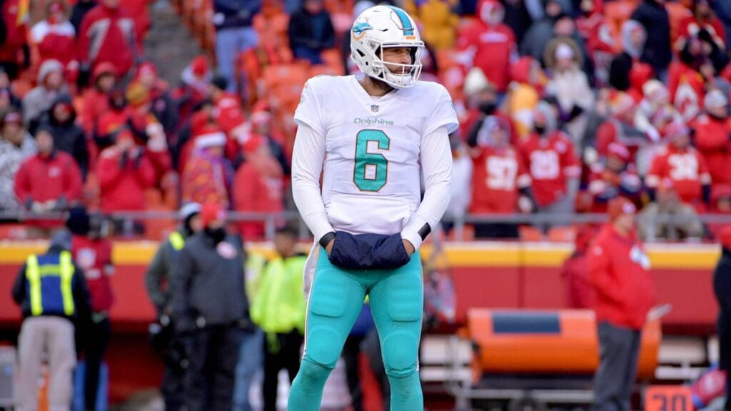 Dec 24, 2017; Kansas City, MO, USA; Miami Dolphins quarterback Jay Cutler (6) reacts after a play during the game against the Kansas City Chiefs at Arrowhead Stadium.