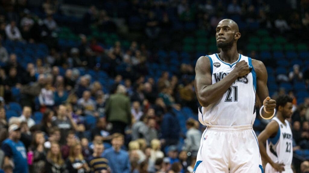 Jan 12, 2016; Minneapolis, MN, USA; Minnesota Timberwolves forward Kevin Garnett (21) against the Oklahoma City Thunder at Target Center. The Thunder defeated the Timberwolves 101-96.