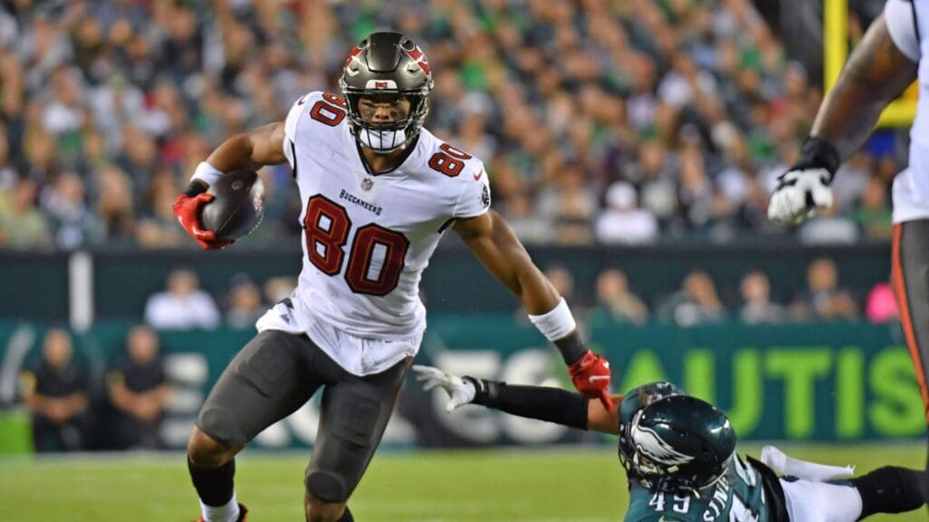 Oct 14, 2021; Philadelphia, Pennsylvania, USA; Tampa Bay Buccaneers tight end O.J. Howard (80) gets past tackle by Philadelphia Eagles outside linebacker Alex Singleton (49) during the second quarter at Lincoln Financial Field.