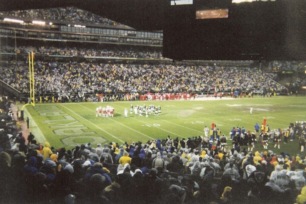 Oakland_Raiders_24,_Kansas_City_Chiefs_0,_2002,_by_Ken_Lund