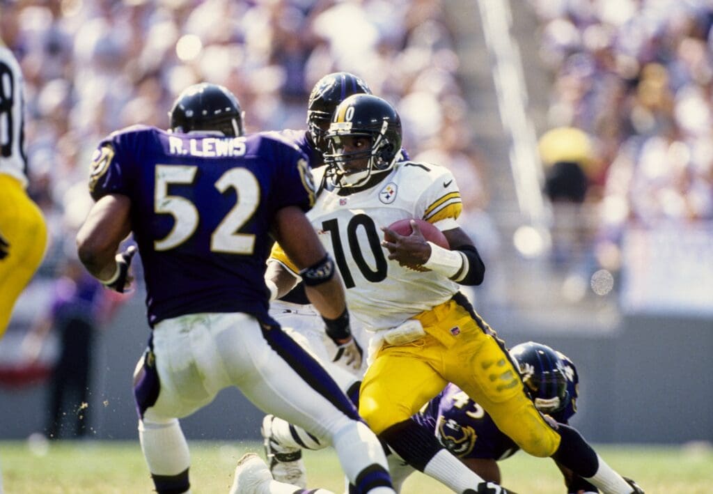 Sep 6, 1998; Baltimore, MD, USA; FILE PHOTO; Pittsburgh Steelers quarterback Kordell Stewart (10) runs with the ball under pressure from Baltimore Ravens linebacker Ray Lewis (52) at Ravens Stadium during the 1998 season.