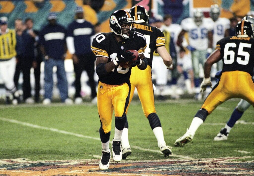 Jan 28, 1996; Tempe, AZ, USA; FILE PHOTO; Pittsburgh Steelers quarterback Kordell Stewart (10) in action against the Dallas Cowboys during Super Bowl XXX at Sun Devil Stadium. The Cowboys defeated the Steelers 27-17.