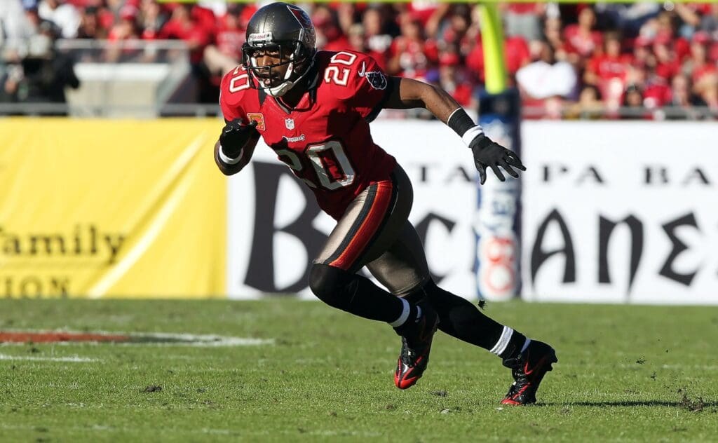 November 25, 2012; Tampa, FL, USA; Tampa Bay Buccaneers free safety Ronde Barber (20) rushes during the second half against the Atlanta Falcons at Raymond James Stadium. Atlanta Falcons defeated the Tampa Bay Buccaneers 24-23.