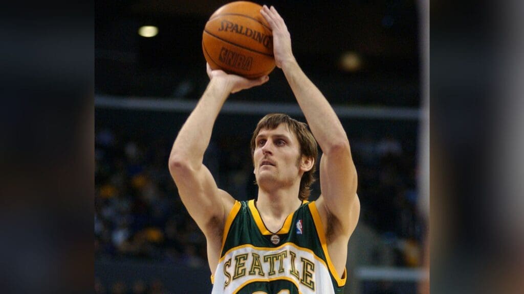 Seattle SuperSonics guard Brent Barry (31) shoots the ball during the game against the Los Angeles Lakers at the Staples Center.f