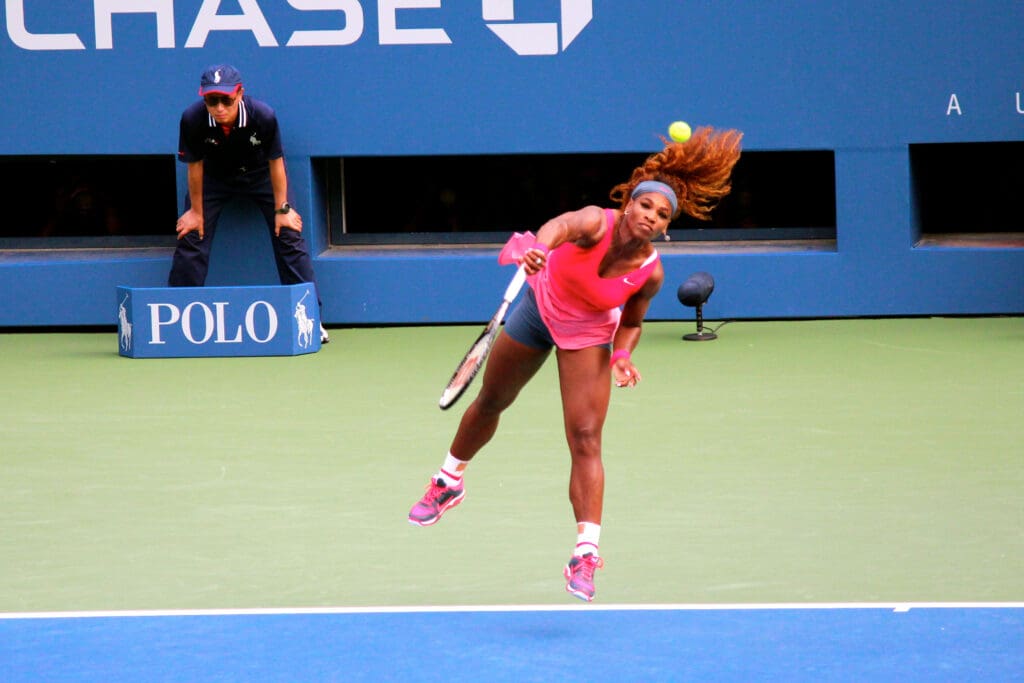 Serena_Williams_serves_at_the_US_Open_(9665931630)