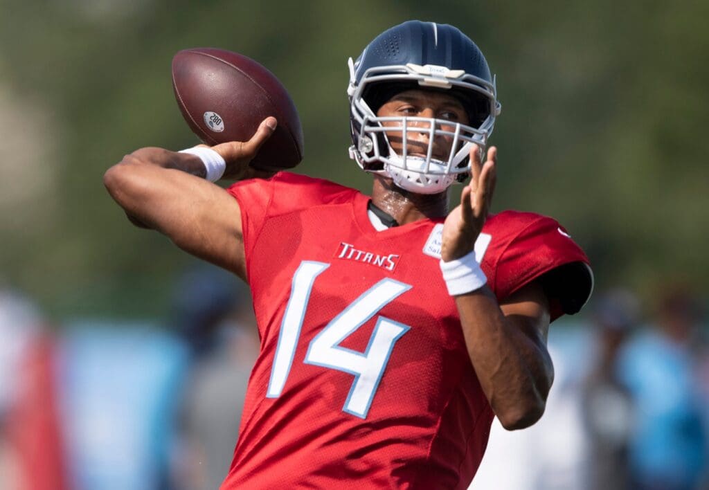 Tennessee Titans quarterback DeShone Kizer (14) throws a pass during a training camp practice at Saint Thomas Sports Park Tuesday, Aug. 3, 2021 in Nashville, Tenn. Nas Titans Camp 013