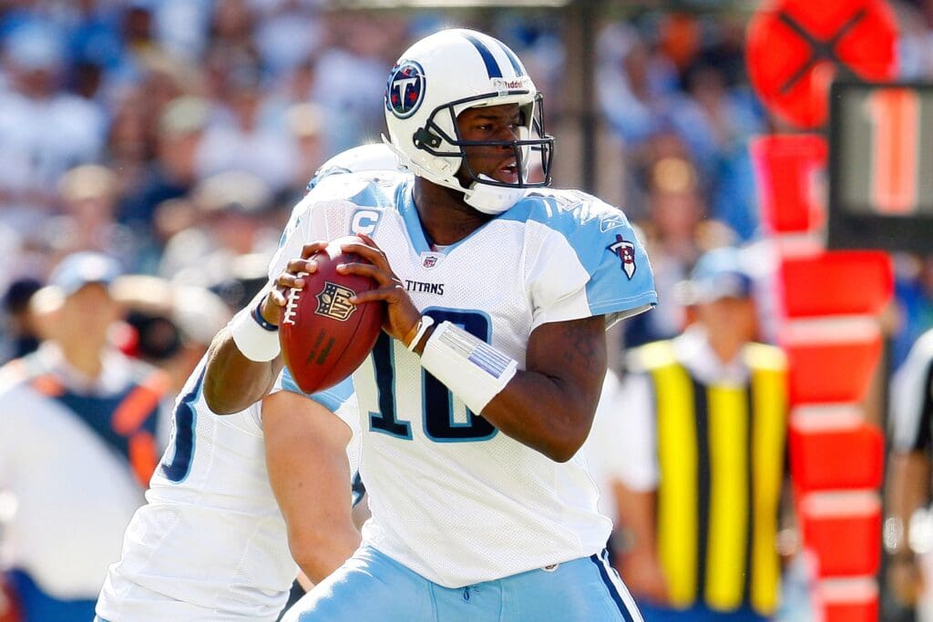 October 31, 2010, San Diego, CA: Tennessee Titans quarterback Vince Young (10) drops back to pass against the San Diego Chargers at Qualcomm Stadium.