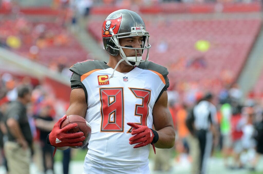 Oct 2, 2016; Tampa, FL, USA; Tampa Bay Buccaneers wide receiver Vincent Jackson (83) warms up before the game against the Denver Broncos at Raymond James Stadium. Mandatory Credit: Jonathan Dyer-USA TODAY Sports
