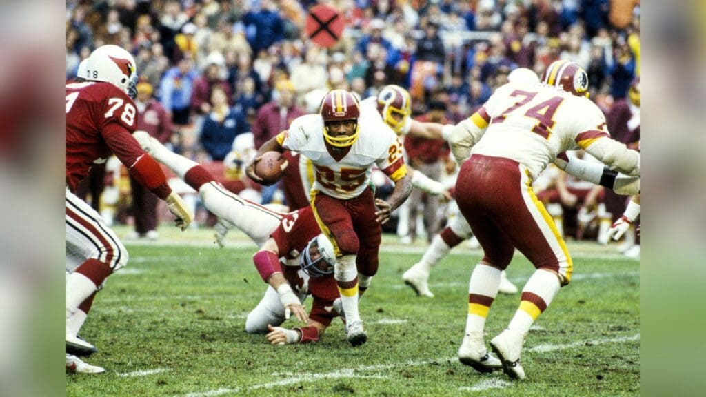 Jan 2, 1983; Washington, D.C., USA; FILE PHOTO; Washington Redskins running back Joe Washington (25) carries the ball against the St. Louis Cardinals at RFK Stadium during the 1982 season.