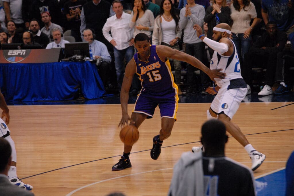 Metta World Peace defended by Vince Carter 2013