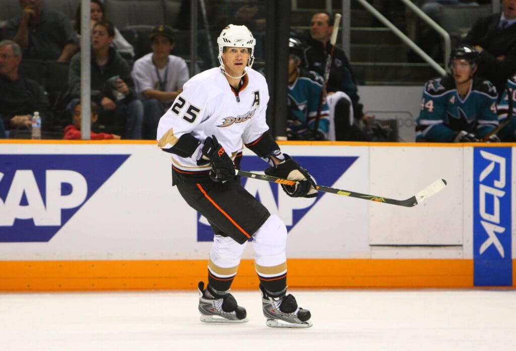 Sept 21, 2007; San Jose, CA, USA; Anaheim Ducks defenseman Chris Pronger (25) during the 3rd period against the San Jose Sharks at HP Pavilion in San Jose, CA. The Sharks defeated the Ducks 3-1.
