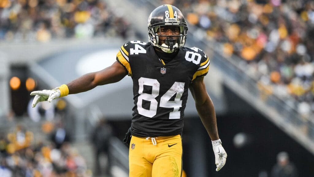Oct 28, 2018; Pittsburgh, PA, USA; Pittsburgh Steelers wide receiver Antonio Brown (84) in action during the game between the Pittsburgh Steelers and the Cleveland Browns at Heinz Field.