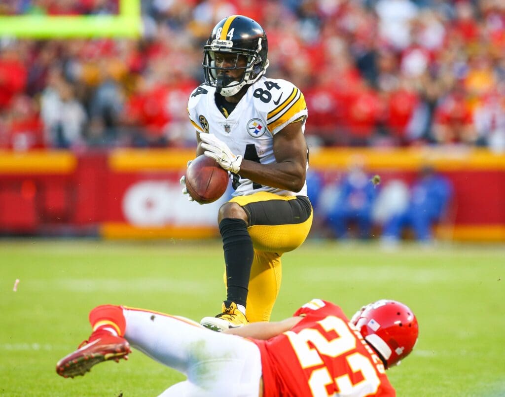 Oct 15, 2017; Kansas City, MO, USA; Pittsburgh Steelers wide receiver Antonio Brown (84) runs against Kansas City Chiefs cornerback Phillip Gaines (23) in the second half at Arrowhead Stadium.