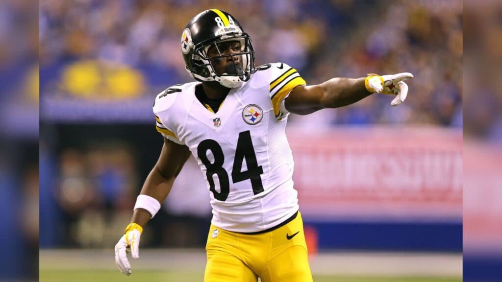 Nov 24, 2016; Indianapolis, IN, USA; Pittsburgh Steelers wide receiver Antonio Brown (84) stands at the line of scrimmage against the Indianapolis Colts in the second half at Lucas Oil Stadium. The Steelers won 28-7.