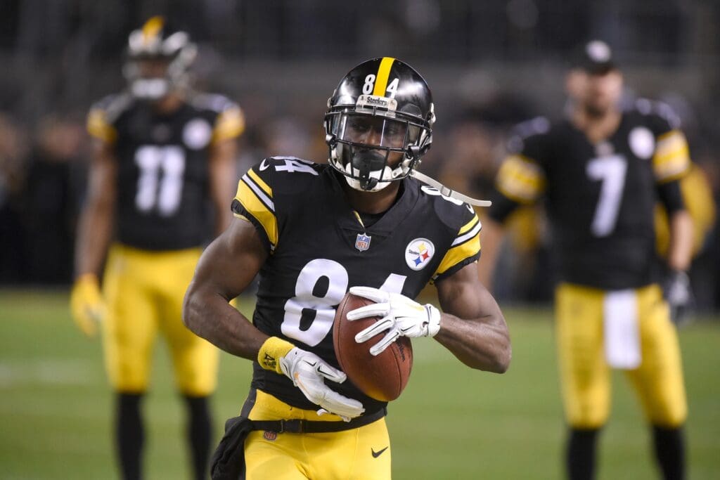 Dec 2, 2018; Pittsburgh, PA, USA; Pittsburgh Steelers wide receiver Antonio Brown (84) prepares to play the Los Angeles Chargers at Heinz Field