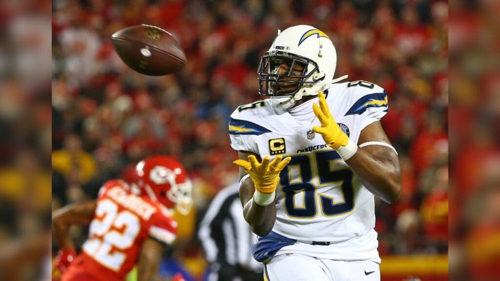 Dec 13, 2018; Kansas City, MO, USA; Los Angeles Chargers tight end Antonio Gates (85) catches a pass against the Kansas City Chiefs in the first half at Arrowhead Stadium.