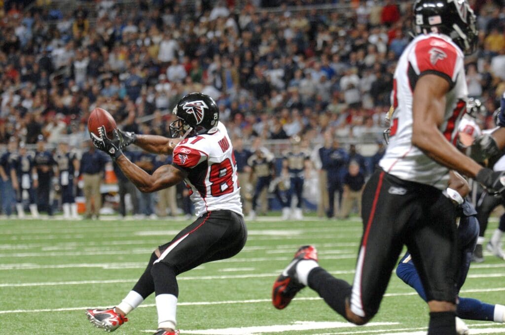 December 02, 2007; St. Louis, MO, USA; Atlanta Falcons wide receiver Joe Horn (87) makes the catch in the second half against the St. Louis Rams at the Edward Jones Dome, St. Louis, MO. The Rams won 28-16.