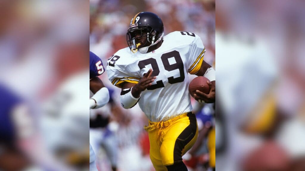 Sep 8, 1991; Orchard Park, NY, USA; FILE PHOTO; Pittsburgh Steelers running back Barry Foster (29) in action against the Buffalo Bills at Rich Stadium.