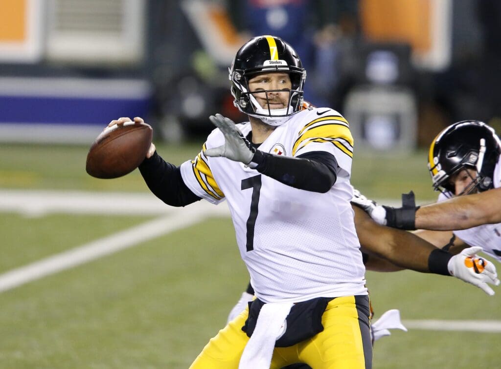 Dec 21, 2020; Cincinnati, Ohio, USA; Pittsburgh Steelers quarterback Ben Roethlisberger (7) drops to throw during the first quarter against the Cincinnati Bengals at Paul Brown Stadium.