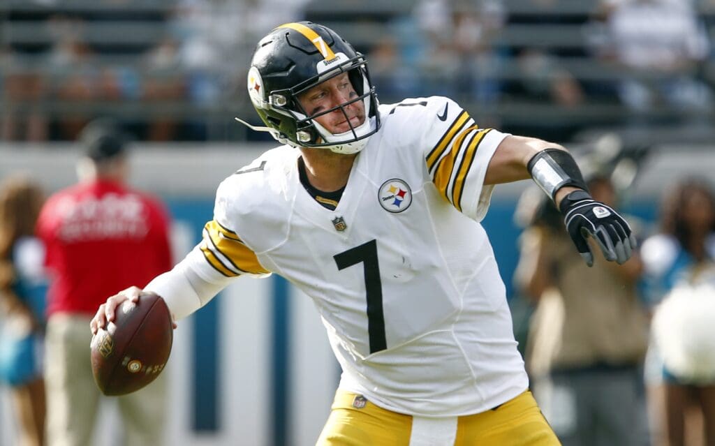 Nov 18, 2018; Jacksonville, FL, USA;Pittsburgh Steelers quarterback Ben Roethlisberger (7) winds up and throws a 78 yard touchdown pass during the second half against the Jacksonville Jaguars at TIAA Bank Field
