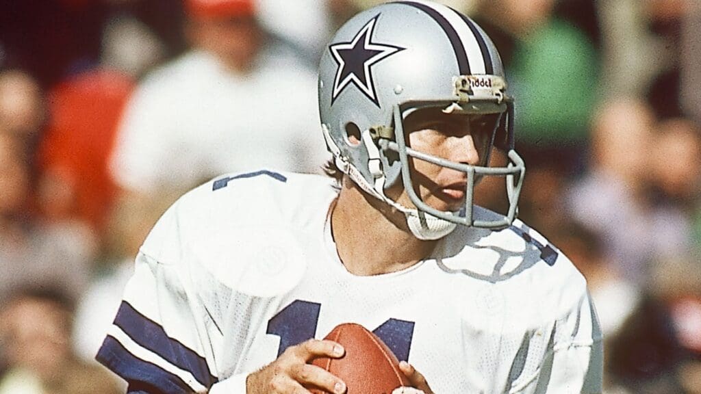 Oct 19, 1980; Philadelphia, PA, USA; FILE PHOTO; Dallas Cowboys quarterback Danny White (11) in action against the Philadelphia Eagles at Veterans Stadium.