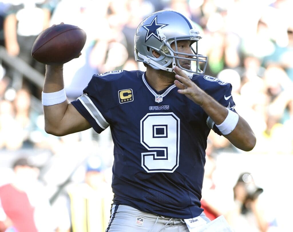 Sep 20, 2015; Philadelphia, PA, USA; Dallas Cowboys quarterback Tony Romo (9) throws a pass against the Philadelphia Eagles during the first quarter at Lincoln Financial Field.