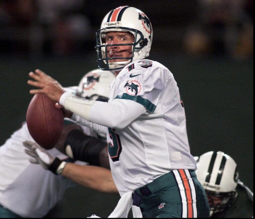 121299 Dolphins qb Dan Marino eyes Stanley Prichett for a short pass against the Jets during the 1999 season. Staff photo by Allen Eyestone