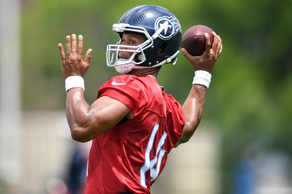 Titans quarterback DeShone Kizer (14) throws a pass during practice at Saint Thomas Sports Park Thursday, May 27, 2021 in Nashville, Tenn. Nas Titans Otas 028