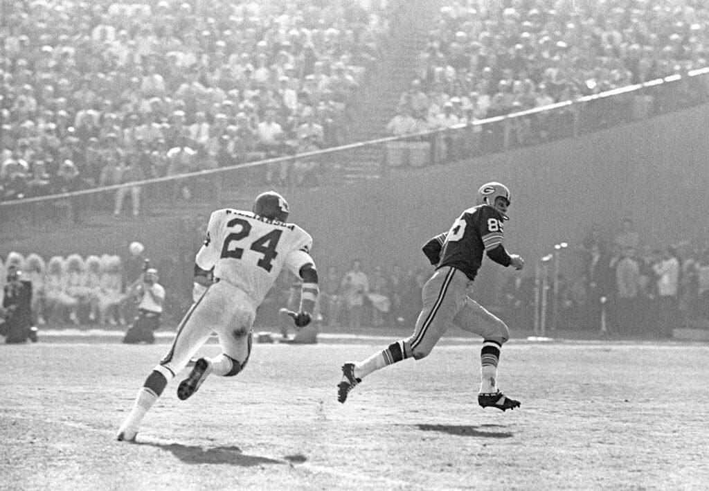 Jan 15, 1967; Los Angeles, CA, USA; FILE PHOTO; Green Bay Packers wide receiver Max McGee (85) runs for a touchdown as Kansas City Chiefs cornerback Fred Williamson (24) gives chase during Super Bowl I at the Los Angeles Coliseum. The Packers beat the Chiefs 35-10.