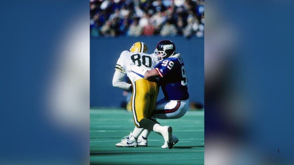 Nov 8, 1992; E. Rutherford, NJ, USA; New York Giants linebacker Steve DeOssie (99) tackles Green Bay Packers tight end Jackie Harris (80) at Giants Stadium.